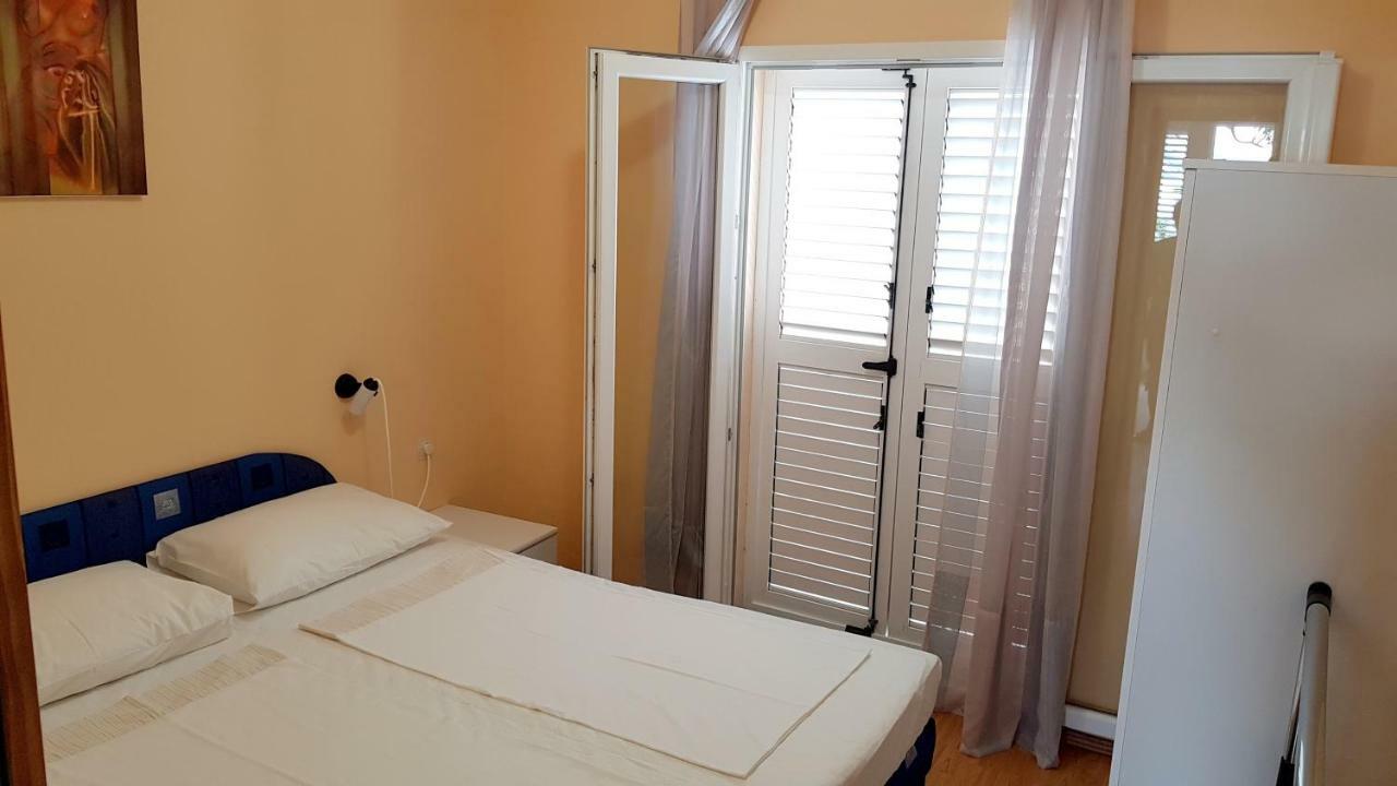 Apartments Andelina باغ المظهر الخارجي الصورة